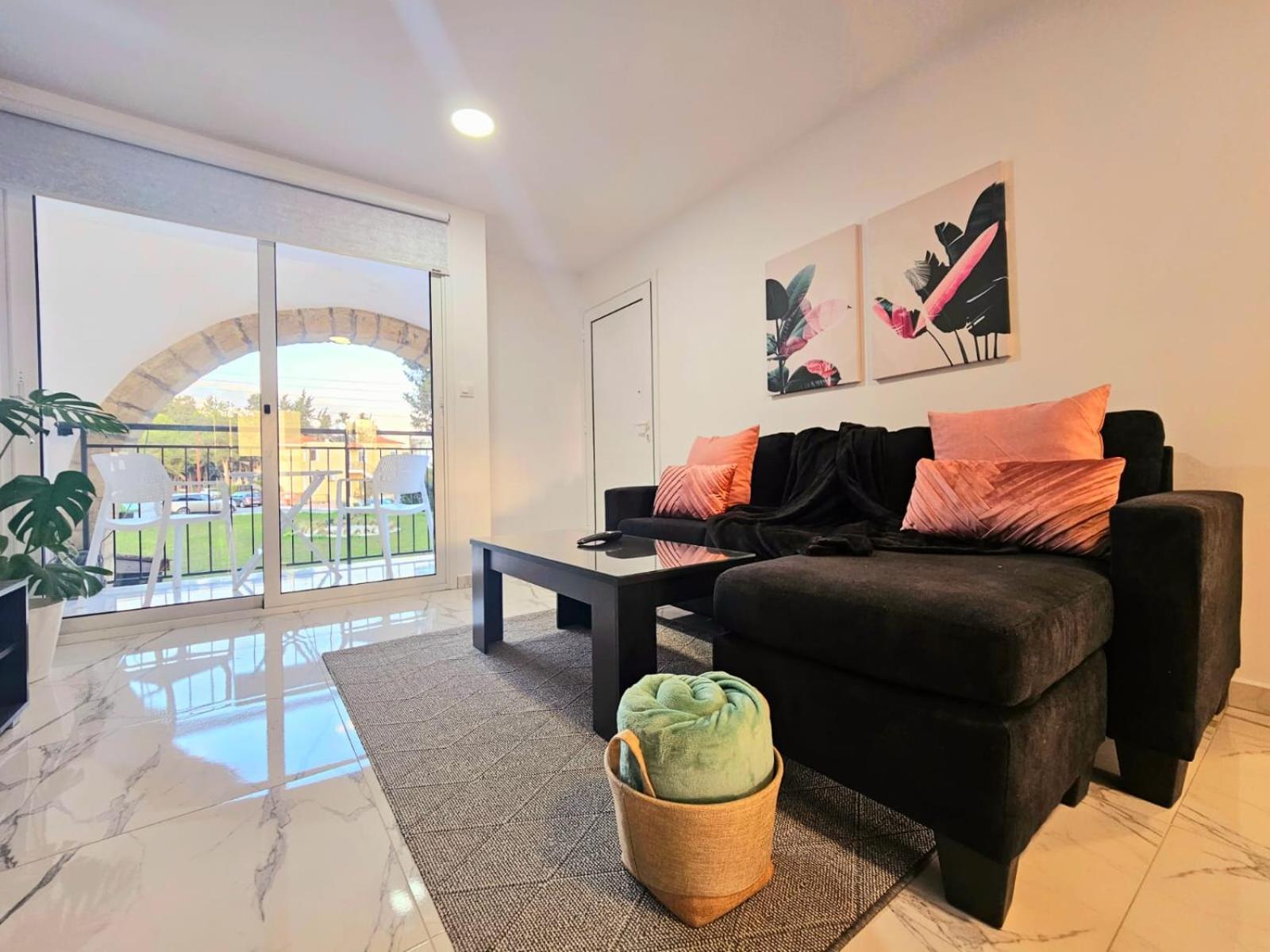 1Bd Beach Apartment Пафос Экстерьер фото